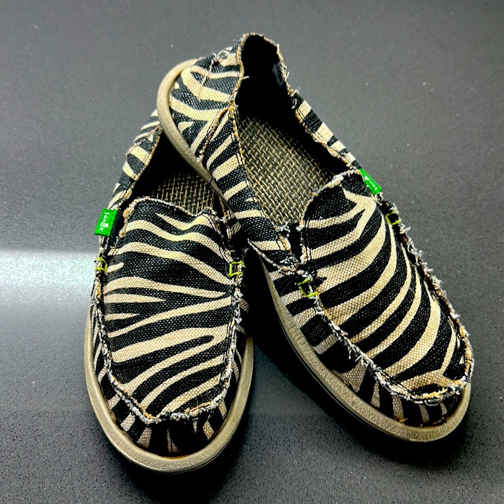 SANUK WOMEN'S ON THE PROWL FLAT,METALLIC ZEBRA, Size 8